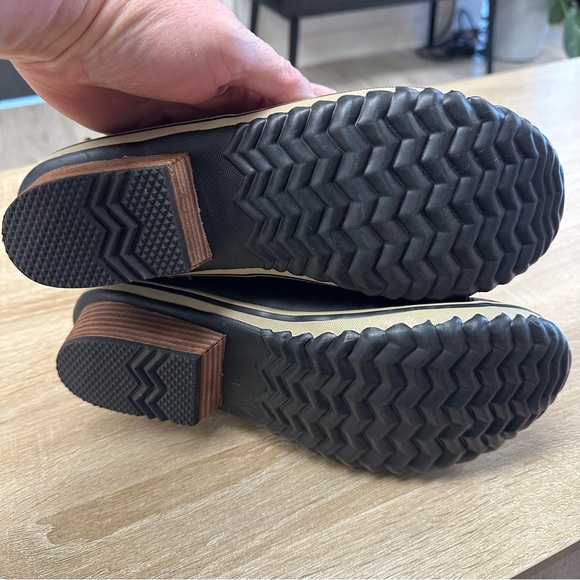 Sorel waterproof duck boots with heels - Picture 5 of 11